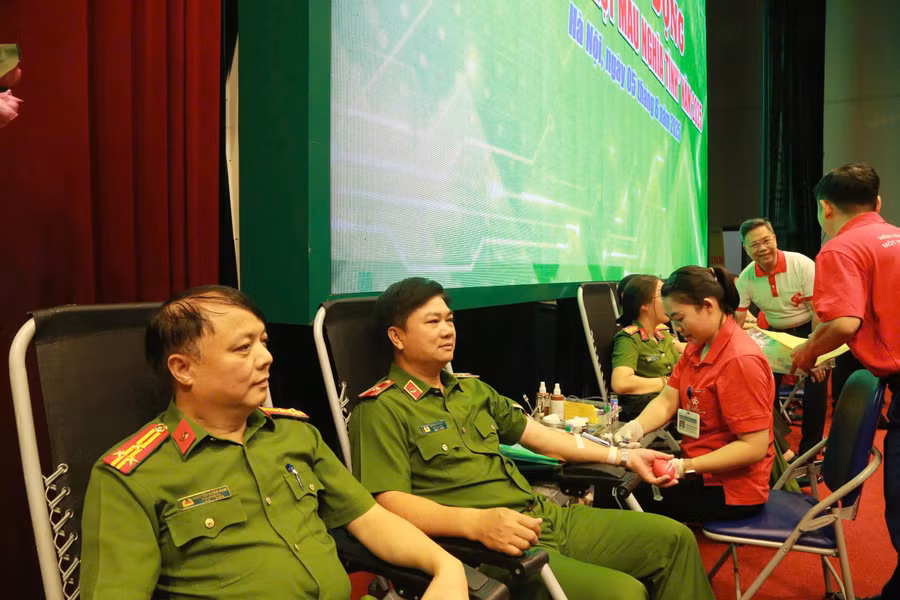 Công an Hà Nội phát động hành trình Giọt máu nghĩa tình 2025