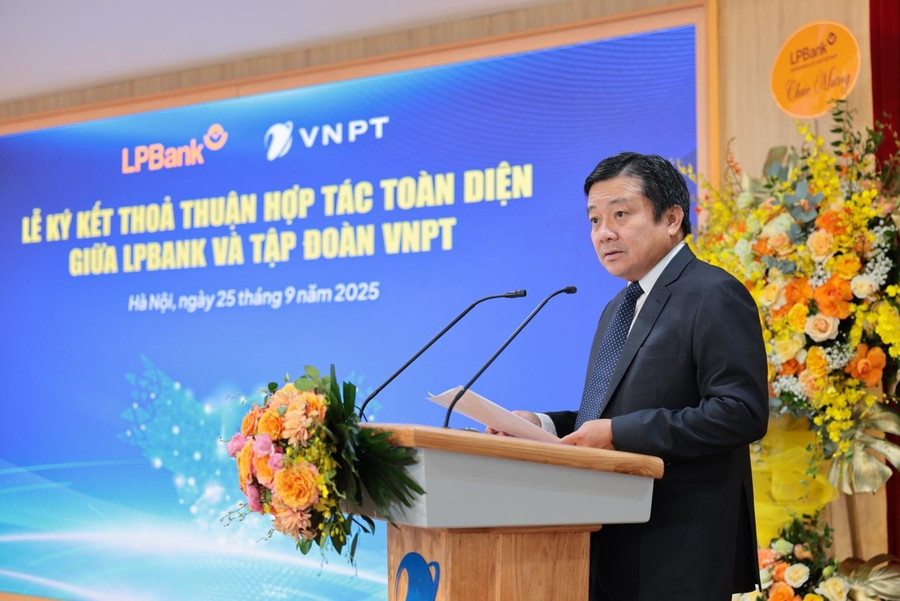 Ông Huỳnh Quang Liêm, Thành viên HĐTV kiêm Tổng Giám đốc Tập đoàn VNPT phát biểu tại sự kiện. Ông Huỳnh Quang Liêm, Thành viên HĐTV kiêm Tổng Giám đốc Tập đoàn VNPT phát biểu tại sự kiện.