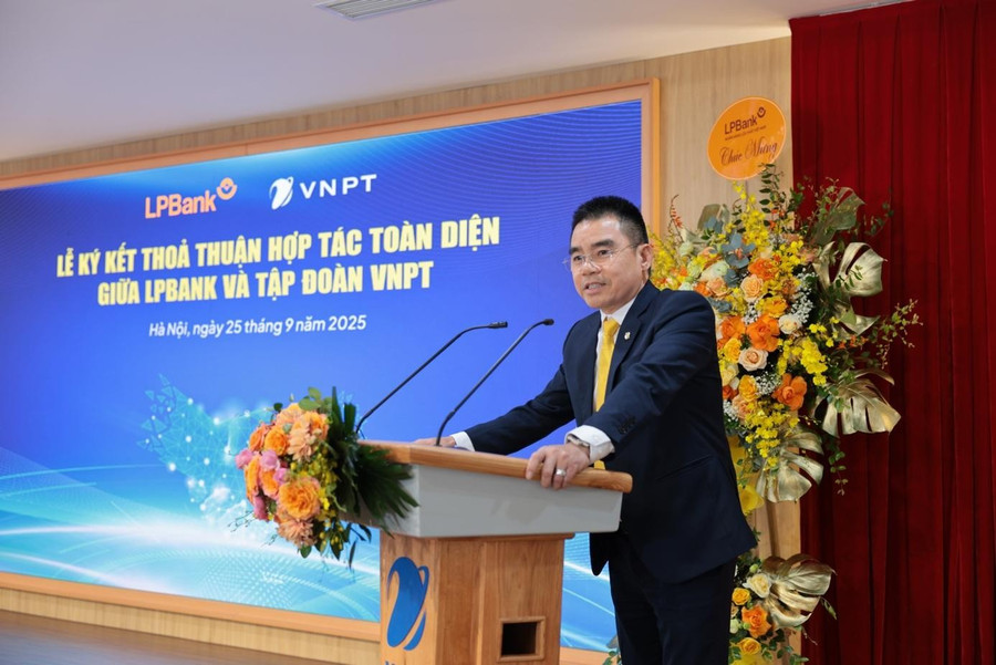 Ông Hồ Nam Tiến - Phó Chủ tịch Thường trực HĐQT LPBank phát biểu tại sự kiện. Ông Hồ Nam Tiến - Phó Chủ tịch Thường trực HĐQT LPBank phát biểu tại sự kiện.