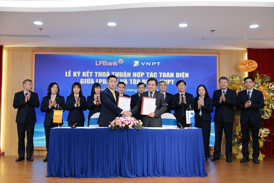 Lễ ký kết Thỏa thuận hợp tác toàn diện mở ra giai đoạn mới trong chiến lược hợp tác giữa LPBank và VNPT Lễ ký kết Thỏa thuận hợp tác toàn diện mở ra giai đoạn mới trong chiến lược hợp tác giữa LPBank và VNPT