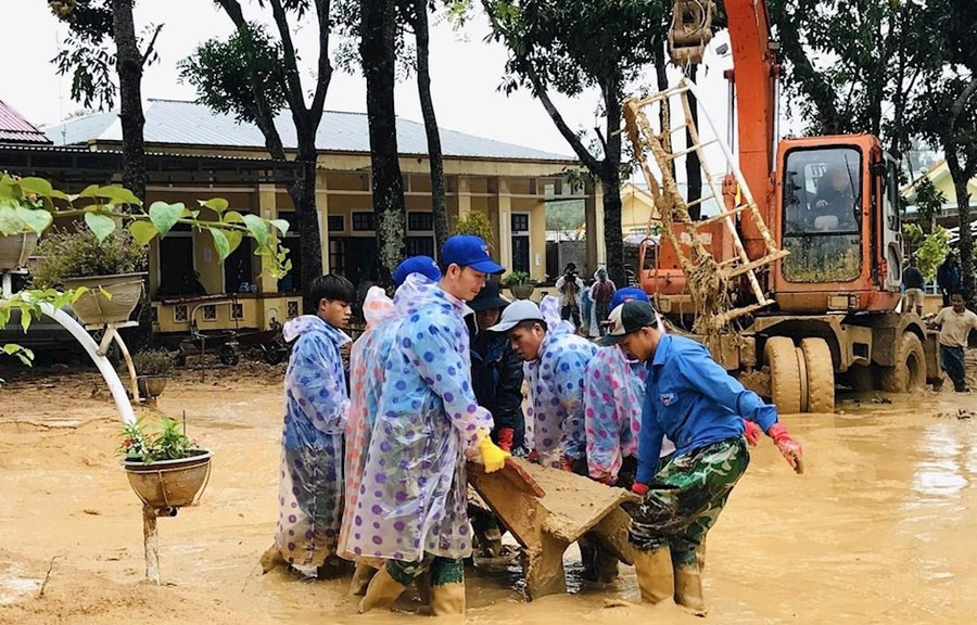 Cơn bão số 11 (Matmo) gây ảnh hưởng nặng nề tới đời sống Nhân dân, sản xuất kinh doanh