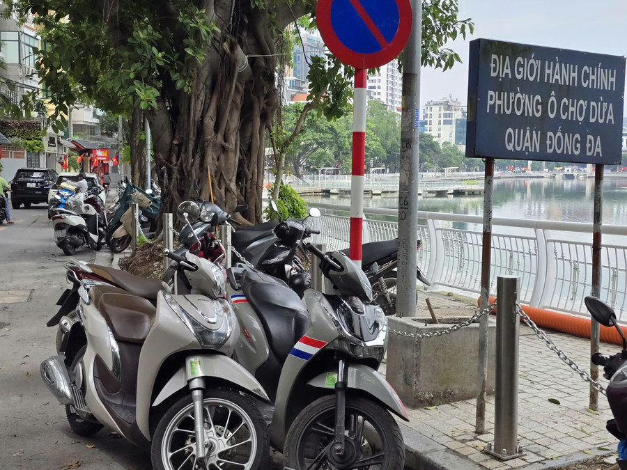 Nhiều hồ nước ở Hà Nội bị quán cà phê, hàng ăn lấn chiếm hành lang