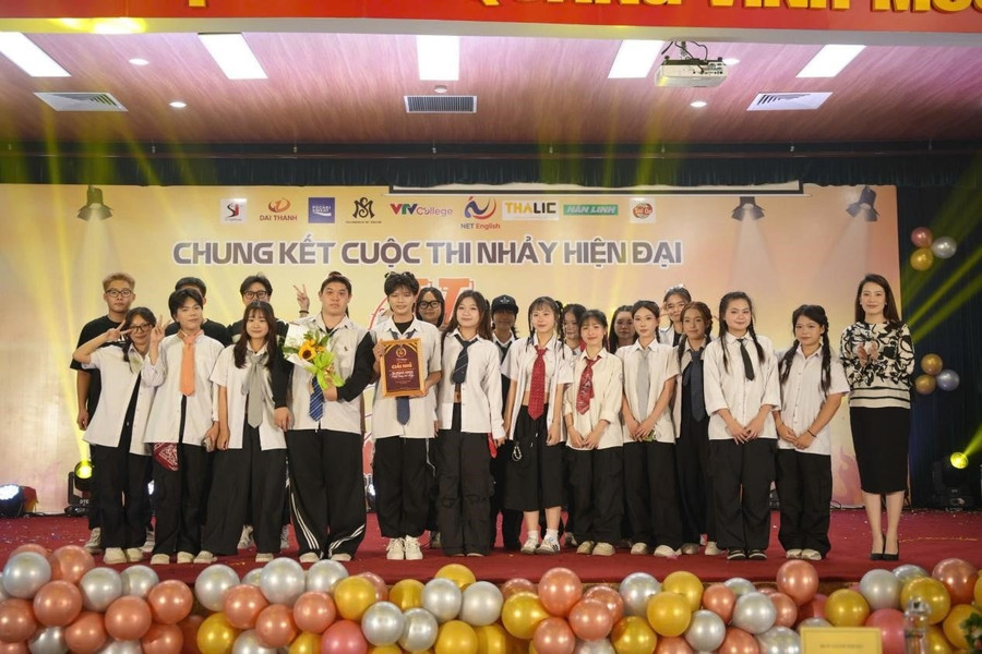 DKD CREW đến từ THPT Huỳnh Phúc Kháng (Hà Nội) đã xuất sắc dành giải nhì trong cuộc thi năm nay j3.jpg