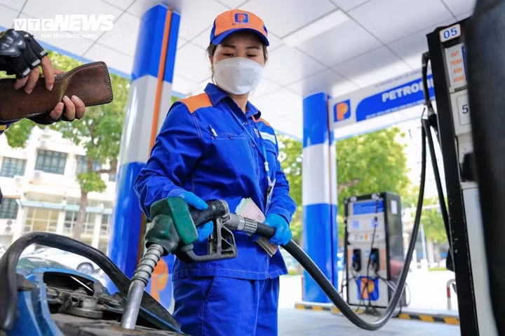 Giá xăng dầu đồng loạt giảm