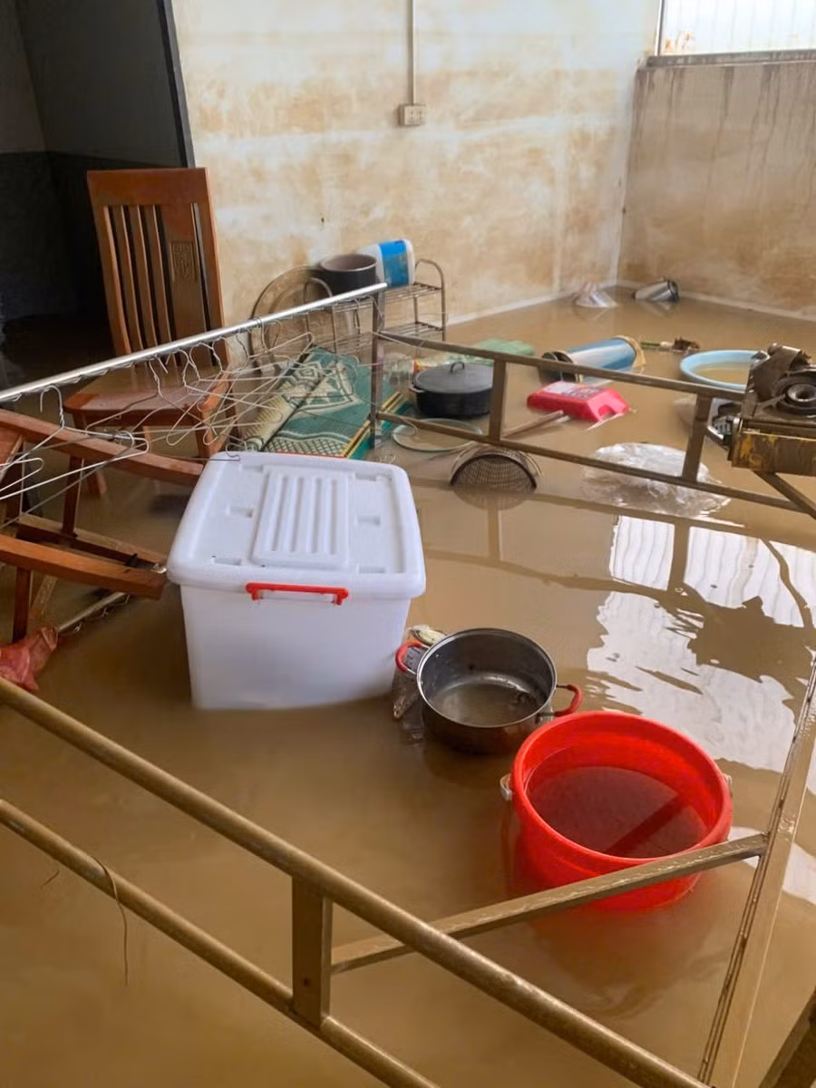 Đồ dùng sinh hoạt trôi nổi, hỏng hóc