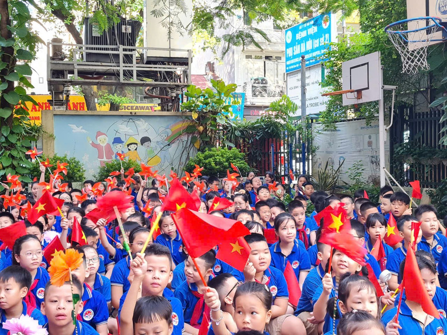 Học sinh Trường Tiểu học Đồng Nhân rạng rỡ trong ngày khai giảng b8.jpg