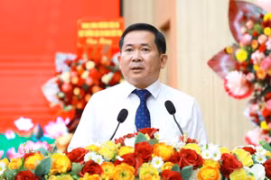 Ông Đinh Văn Nơi phát biểu nhận nhiệm vụ.