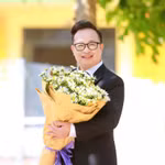 Thầy giáo Hoàng Trung Thuấn - Bí thư Đoàn trường THPT Phan Huy Chú - Đống Đa (phường Láng, Hà Nội) 