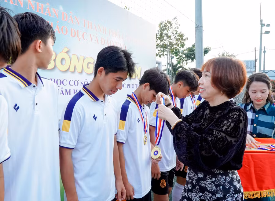 bong-da-hoc-sinh-can-tho-3.jpg