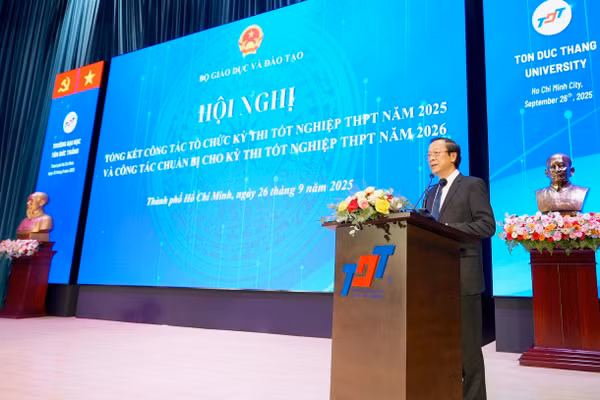 Thứ trưởng Thường trực Bộ GD&ĐT Phạm Ngọc Thưởng phát biểu khai mạc hội nghị.