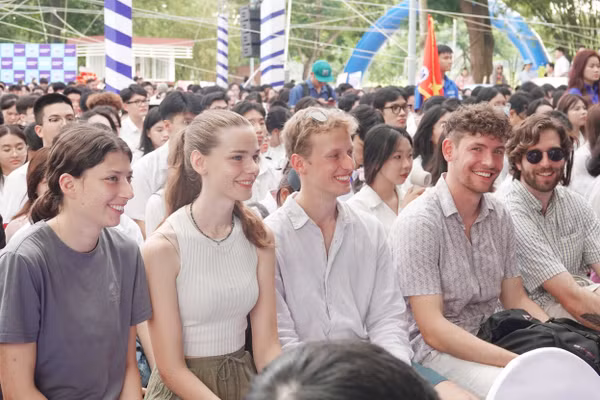 Sinh viên quốc tế dự lễ khai giảng năm học 2025 - 2026 tại Trường Đại học Quốc tế. Ảnh: HCMIU