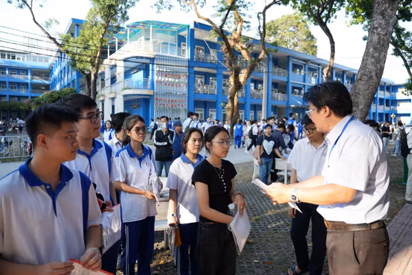 Thí sinh dự thi đánh giá năng lực Đại học Quốc gia TPHCM tại Trường Đại học Thủ Dầu Một (TPHCM), năm 2026. Ảnh: TDMU.