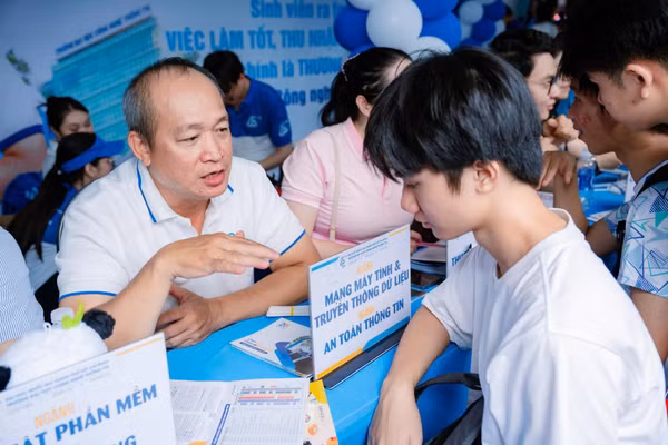 Hoạt động tư vấn tuyển sinh năm 2026 của Trường Đại học Công nghệ Thông tin (Đại học Quốc gia TPHCM).