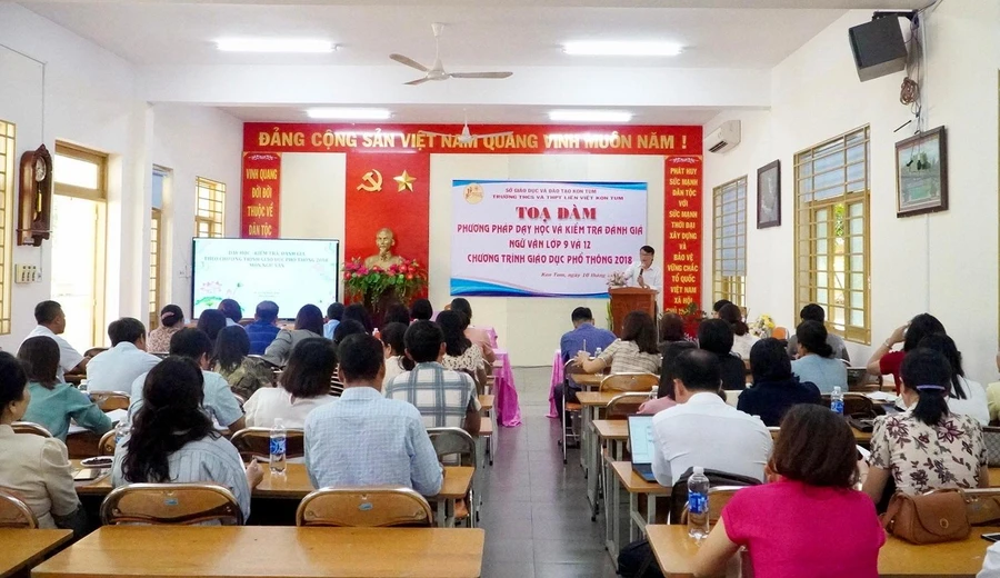 Tọa đàm “Phương pháp dạy học và kiểm tra đánh giá Ngữ văn lớp 9 và 12 Chương trình GDPT 2018”.