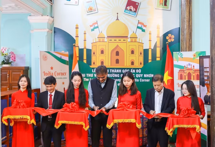 Lễ khánh thành Góc Ấn Độ (India Corner) tại Thư viện Trường Đại học Quy Nhơn.