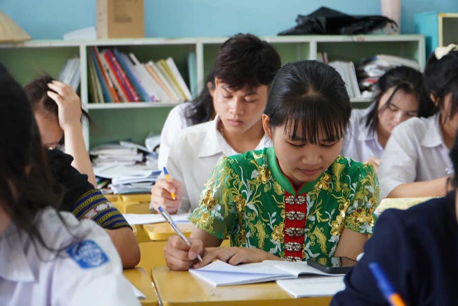 Học sinh Trường Phổ thông Trung học DTNT tỉnh Kon Tum ôn thi tốt nghiệp 2025. z6587519778709-322dbc582f45678da5be7d1a05ac7f90.jpg