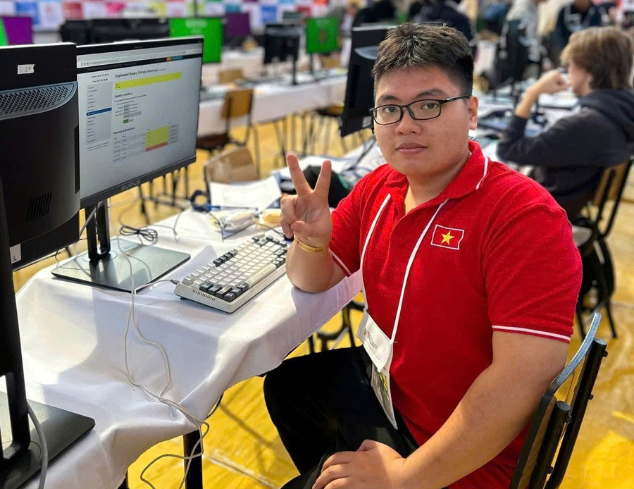 Em Lê Kiến Thành, học sinh lớp 12 Trường THPT chuyên Lê Quý Đôn (phường Quy Nhơn, Gia Lai) đoạt Huy chương Vàng Olympic Tin học quốc tế.