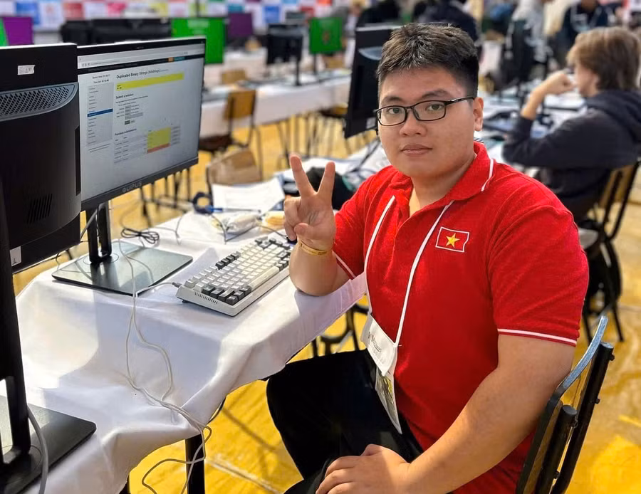 Em Lê Kiến Thành, học sinh lớp 12 Trường THPT chuyên Lê Quý Đôn (phường Quy Nhơn, Gia Lai) đoạt Huy chương Vàng Olympic Tin học quốc tế.