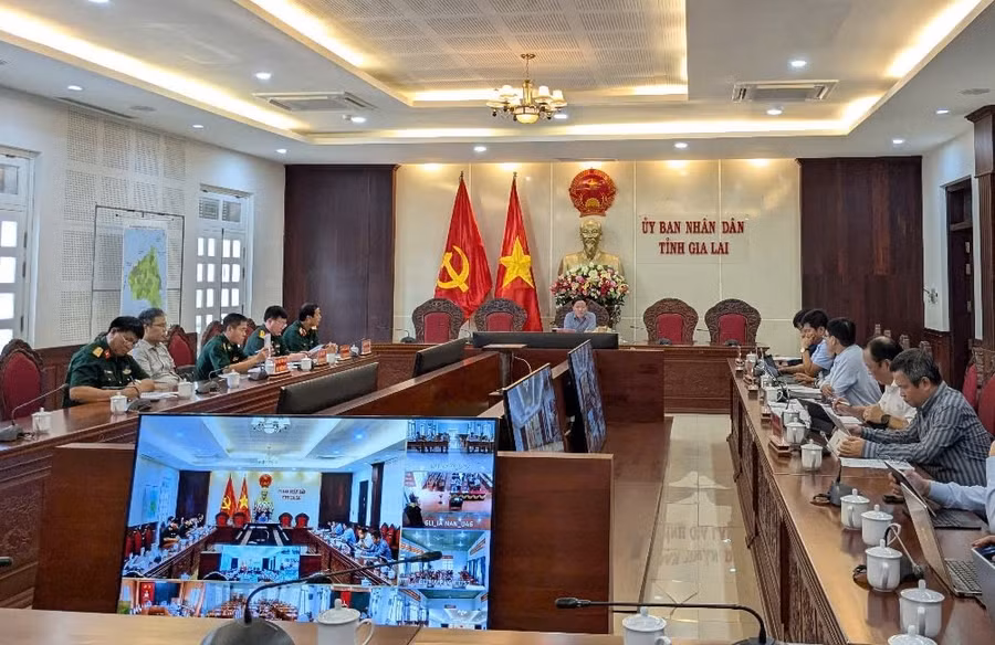 Ông Phạm Anh Tuấn, Chủ tịch UBND tỉnh Gia Lai giao nhiệm vụ cho các sở ngành và 7 xã biên giới phía Tây về việc xây dựng trường học.