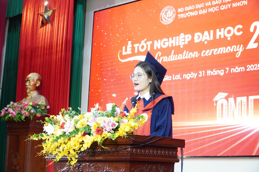 Em Triệu Thị Ngọc Châu, sinh viên lớp Kế toán K44D, Trường Đại học Quy Nhơn gửi lời cảm ơn đến gia đình, thầy cô trong buổi lễ tốt nghiệp. z6858384871430-902aa0c0bfbb19e57dc7a2e109274fae.jpg