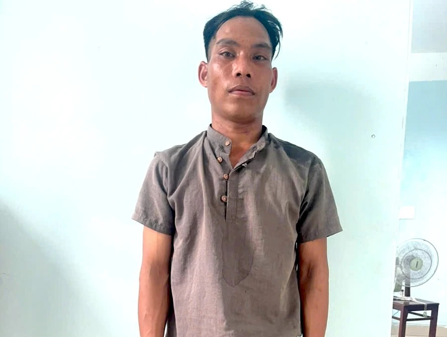 Đinh Tóc tại cơ quan công an sau khi sát hại vợ cũ.