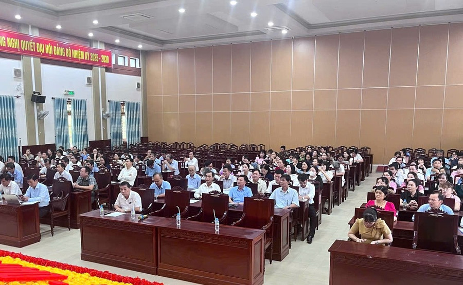 Bảo hiểm xã hội Gia Lai đặt mục tiêu năm học 2025 - 2026, 100% học sinh, sinh viên trên địa bàn tỉnh đều có thẻ BHYT. z6953383778903-aa2b6d23ff2c6ecfc9cfbbec23351325.jpg