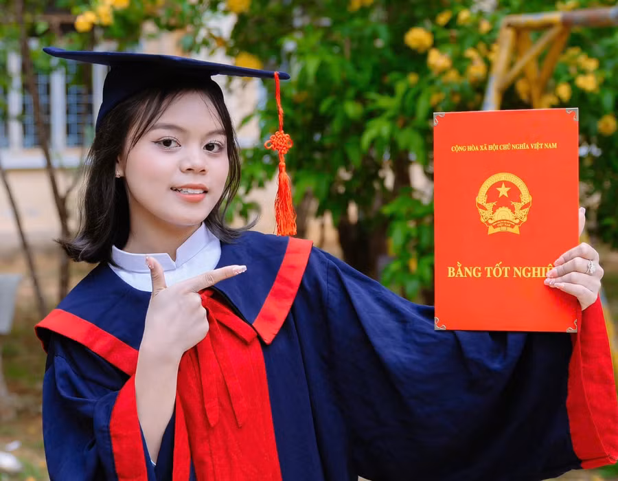 Không học thêm, Y Thị Viện xuất sắc đạt điểm 10 môn Địa lý trong Kỳ thi tốt nghiệp THPT 2025.