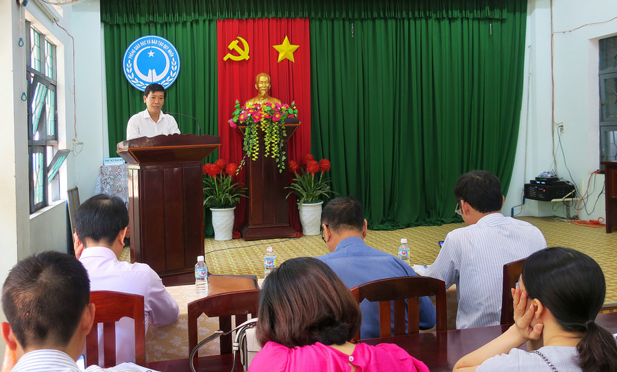 Ông Đặng Văn Lý - Phó Giám đốc BHXH tỉnh Gia Lai làm việc với các đơn vị giáo dục về tỷ lệ học sinh, sinh viên tham gia BHYT chưa đạt 100%. img-6625-copy.jpg