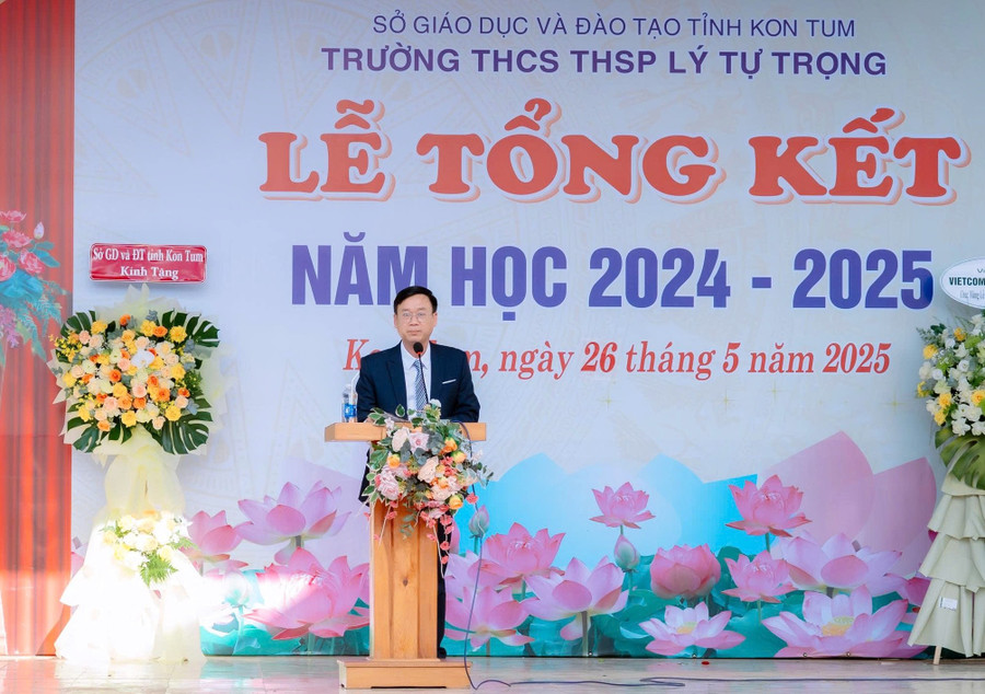 Ông Phạm Đức Phước, Hiệu trưởng Trường THCS Thực hành Sư phạm Lý Tự Trọng tâm đắc với nhóm giải pháp về “Nâng cao năng lực đội ngũ nhà giáo và cán bộ quản lý giáo dục”.