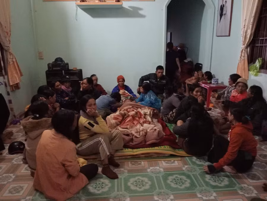 Gia đình tổ chức mai táng cho nạn nhân.