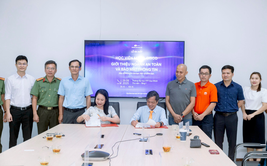Trường Đại học FPT Quy Nhơn (Gia Lai) hợp tác cùng Cisco Việt Nam tổ chức lễ ra mắt Học viện mạng Cisco.