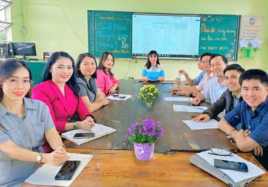 ครูมีส่วนร่วมในการฝึกอบรมพัฒนาความรู้และประสบการณ์อย่างจริงจัง z6844545393604-5cd82efc7849b307b1059445e17cab3f.jpg