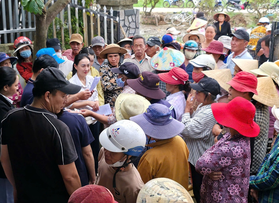 Trường THCS Thực hành Sư phạm Lý Tự Trọng mang những phần quà thiết thực, ý nghĩa hỗ trợ học sinh vùng lũ.