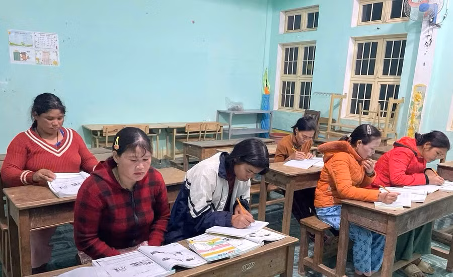 Các học viên từ chưa biết chữ, nay đã biết đọc biết viết.