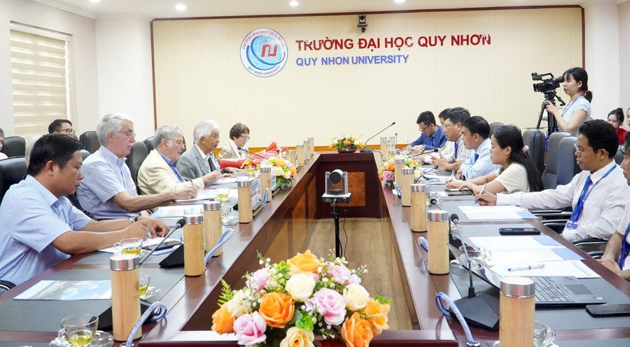 Trường Đại học Quy Nhơn (tỉnh Gia Lai) đón tiếp và làm việc với đoàn các nhà khoa học hàng đầu thế giới. z7094466372401-6662d3ebf320f9f0b72f4c01b978cb4f.jpg