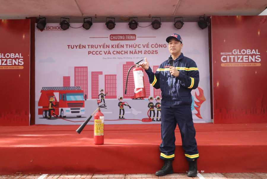 Lực lượng PCCC-CNCH hướng dẫn giáo viên, học sinh dùng bình chữa cháy. img-8479.jpg