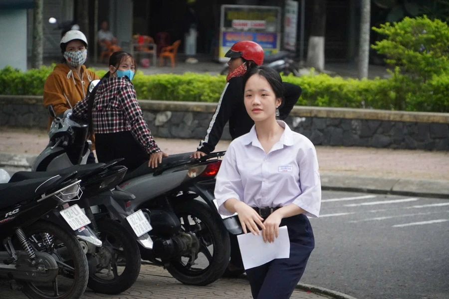 Học sinh thi tuyển sinh vào lớp 10 ở Kon Tum.