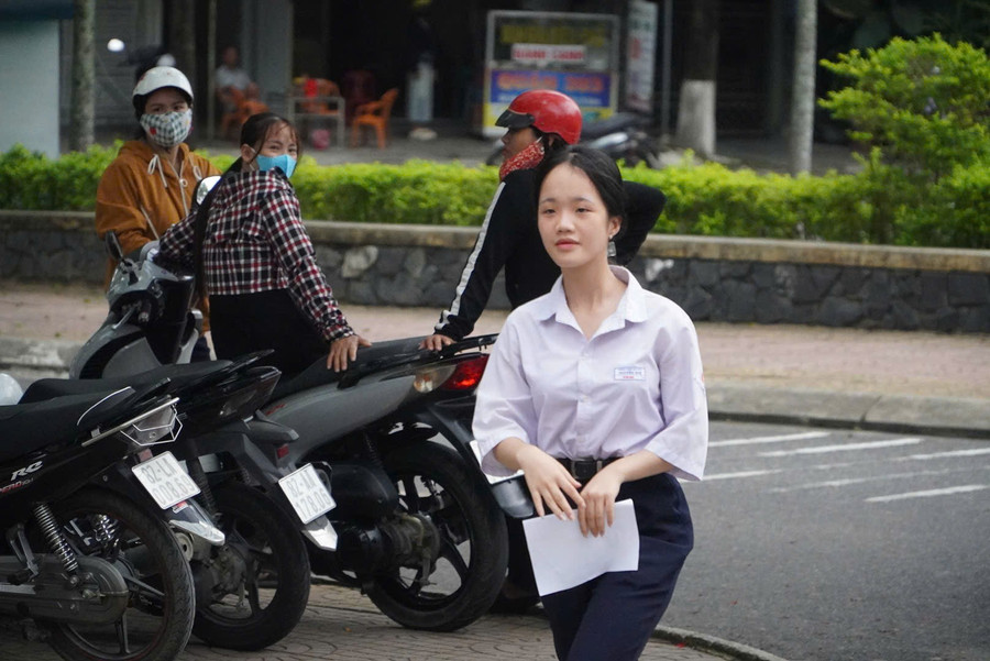 Học sinh thi tuyển sinh vào lớp 10 ở Kon Tum.