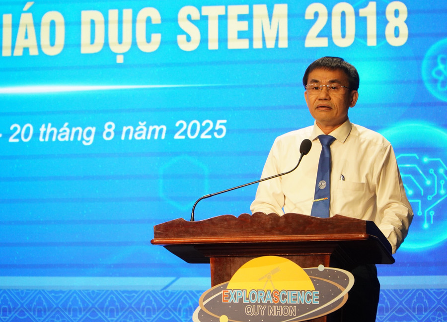 PGS.TS Đoàn Đức Tùng - Hiệu trưởng Trường Đại học Quy Nhơn phát biểu tại buổi tập huấn. Ảnh: Dung Nguyễn. dsc00282.jpg