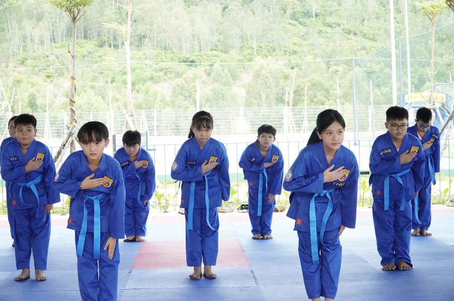 Trường Tiểu học, THCS và THPT FPT Long Vân triển khai dạy võ Vovinam cho tất cả học sinh. dsc1595.jpg