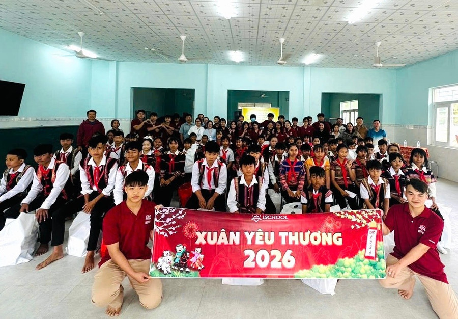 iSchool Quy Nhơn trao hơn 334 triệu đồng học bổng, quà Tết cho những hoàn cảnh khó khăn.