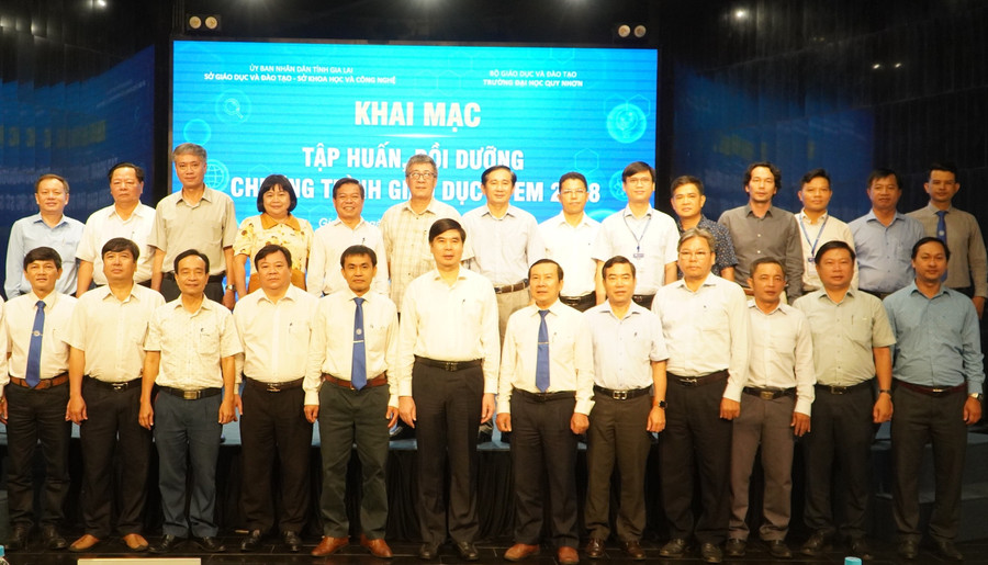 Các đại biểu dự khai mạc tập huấn, bồi dưỡng chương trình giáo dục STEM 2018. Ảnh: Dung Nguyễn. dsc00298.jpg