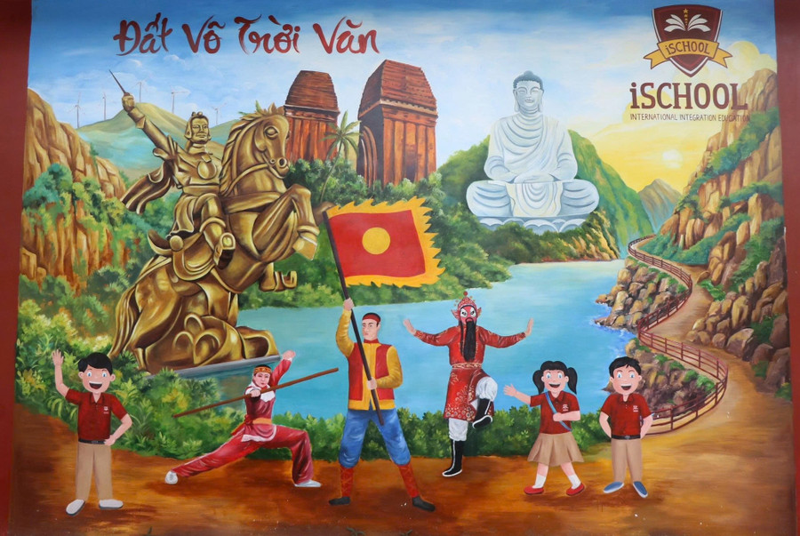 Bức tranh “Đất Võ Trời Văn” được thực hiện bởi 25 cán bộ, giáo viên và học sinh của Trường Hội nhập Quốc tế iSchool Quy Nhơn. hi.jpg