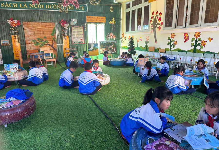 Thư viện nhà trường được quan tâm, đầu tư để nâng cao văn hóa đọc cho học sinh. z6726056046269-70e0de035a6da7f4471dc5383dce1d57.jpg