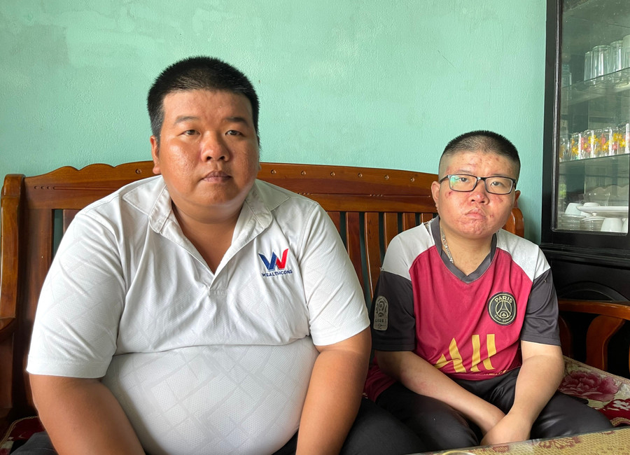 Vỏn vẹn trong ba ngày, hai anh em mồ côi cả cha lẫn mẹ. z6935983363860-8608c57cb18fb328076c0a97525c06f9.jpg