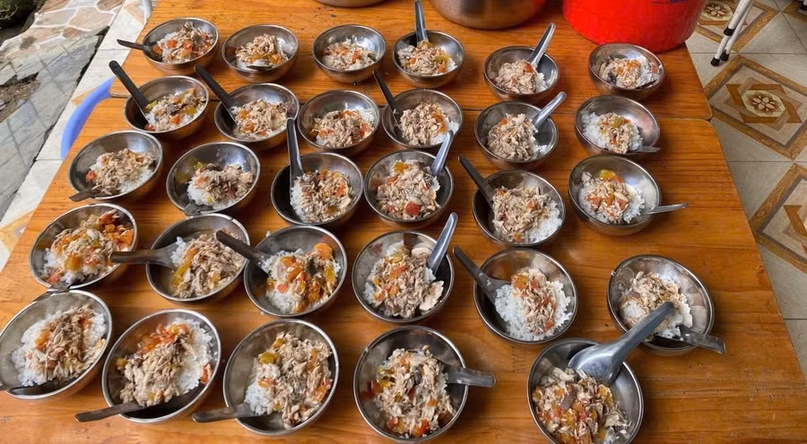 Những Phần cơm của cacHS trương MN Xã Pô Kô.jpg