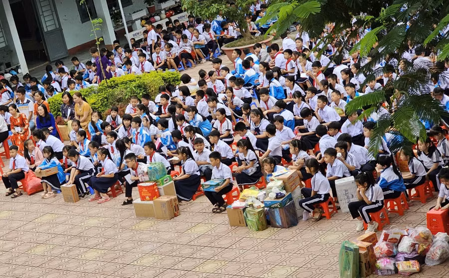 bão lũ đang diễn biến phức tạp