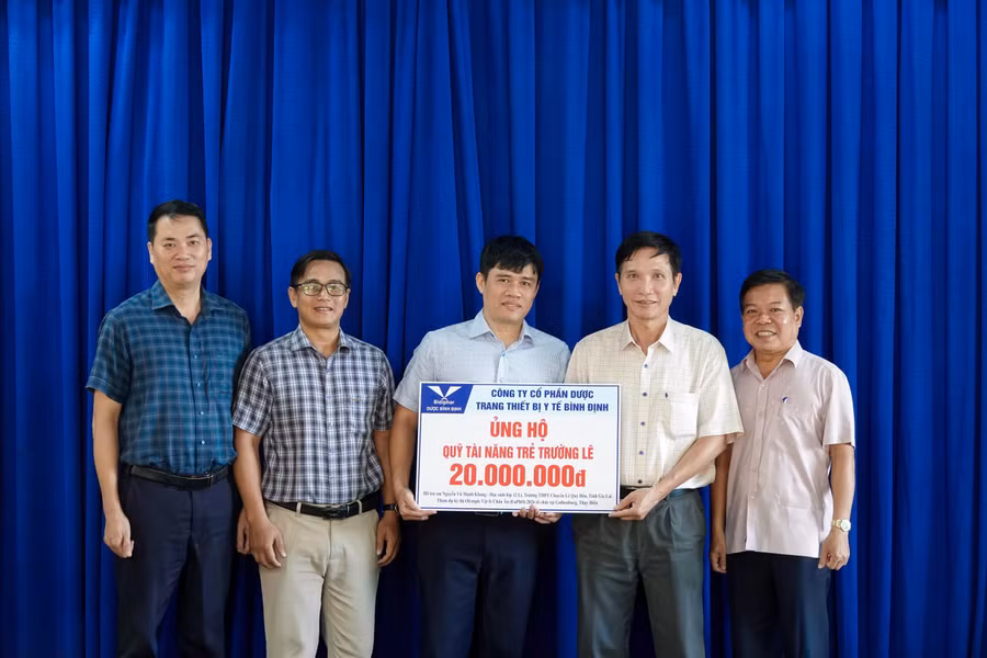 Bidiphar ủng hộ 20 triệu đồng tiếp sức học sinh Gia Lai dự thi Olympic Vật lý châu Âu.