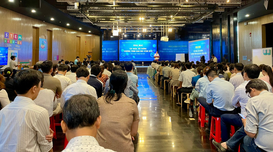 Khai mạc tập huấn, bồi dưỡng chương trình giáo dục STEM 2018. Ảnh: Dung Nguyễn. z6898210791986-a4dce755dee3e4dd03226eb941b0d63a.jpg