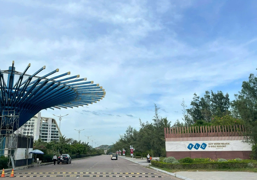 Công ty Cổ phần FLC Quy Nhơn Golf và Resort chậm đóng BHXH, BHYT, BHTN 29,5 tỷ đồng.